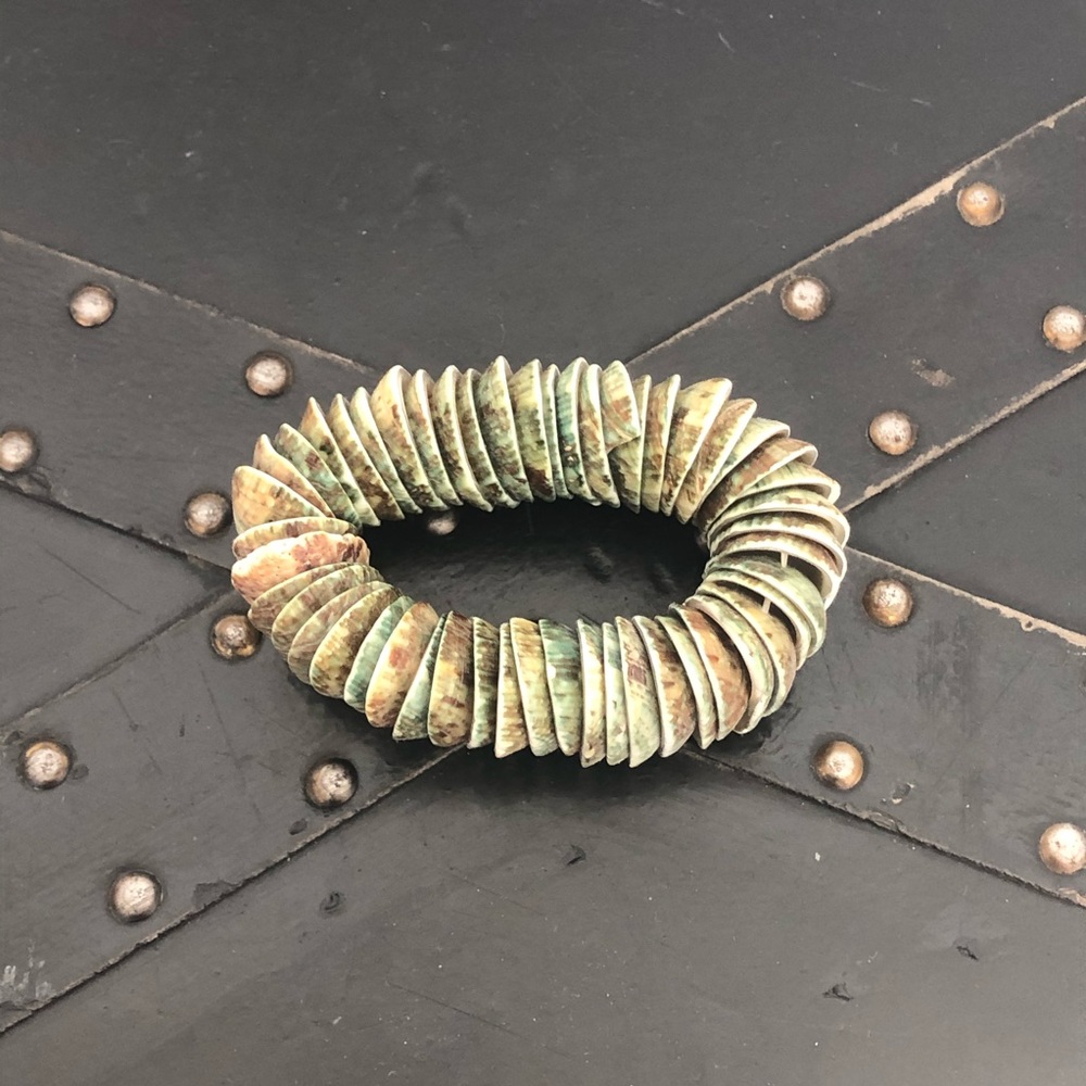 Abalone Shell Stretch Bracelet - Picture 2 of 4